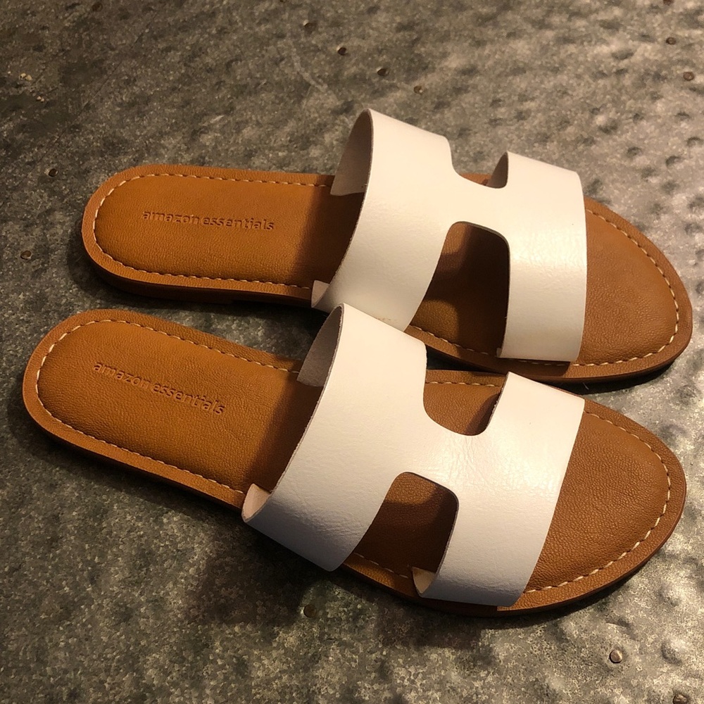 Amazon Essentials White Slide Sandals with Tan Footbed